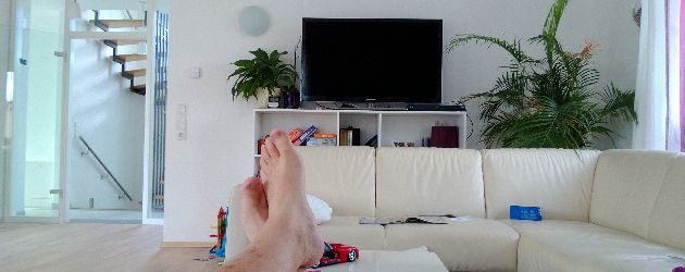 Meine ideale Vorstellung des Fernsehens: Im Wohnzimmer steht ein Fernseher. Dieser hängt im Netzwerk, am Strom und am Kabelnetz. Keine weiteren Kästchen, Receiver und Player stören den Anblick dieses Fernsehers. […]